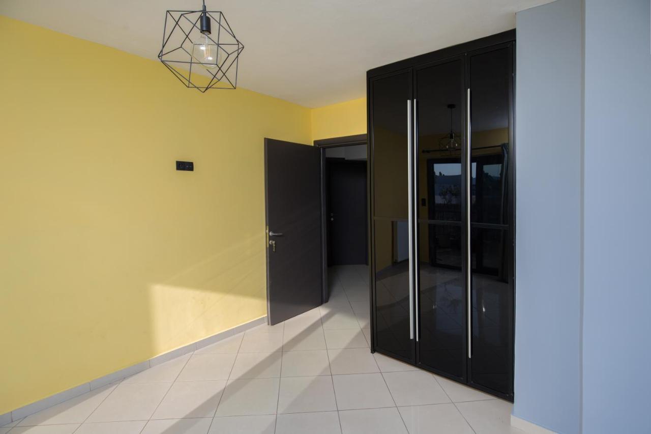 Spacious Modern Apartments With Great Rooftop View Athena Bagian luar foto